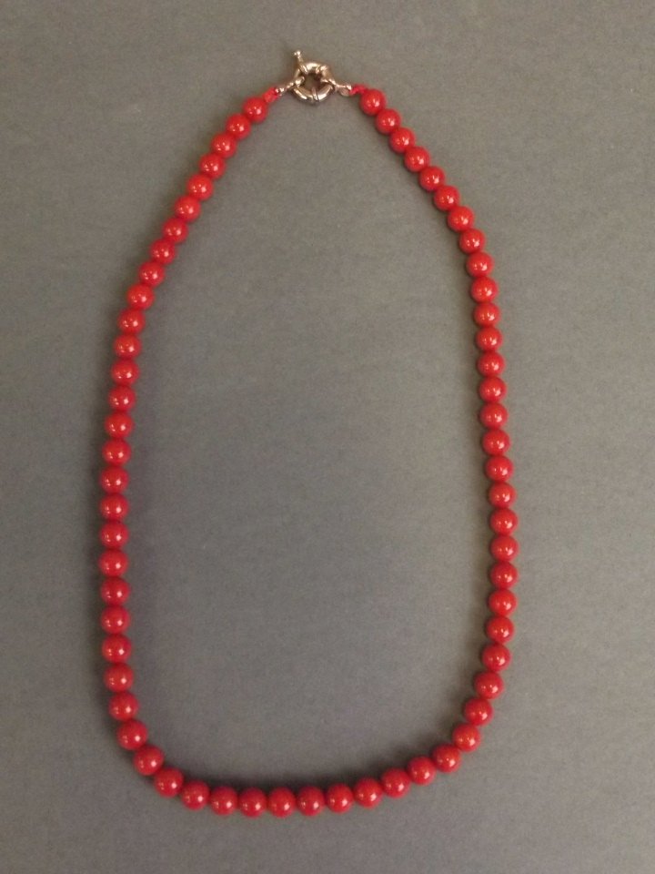A coral bead necklace, 16½" long (1 of 2)