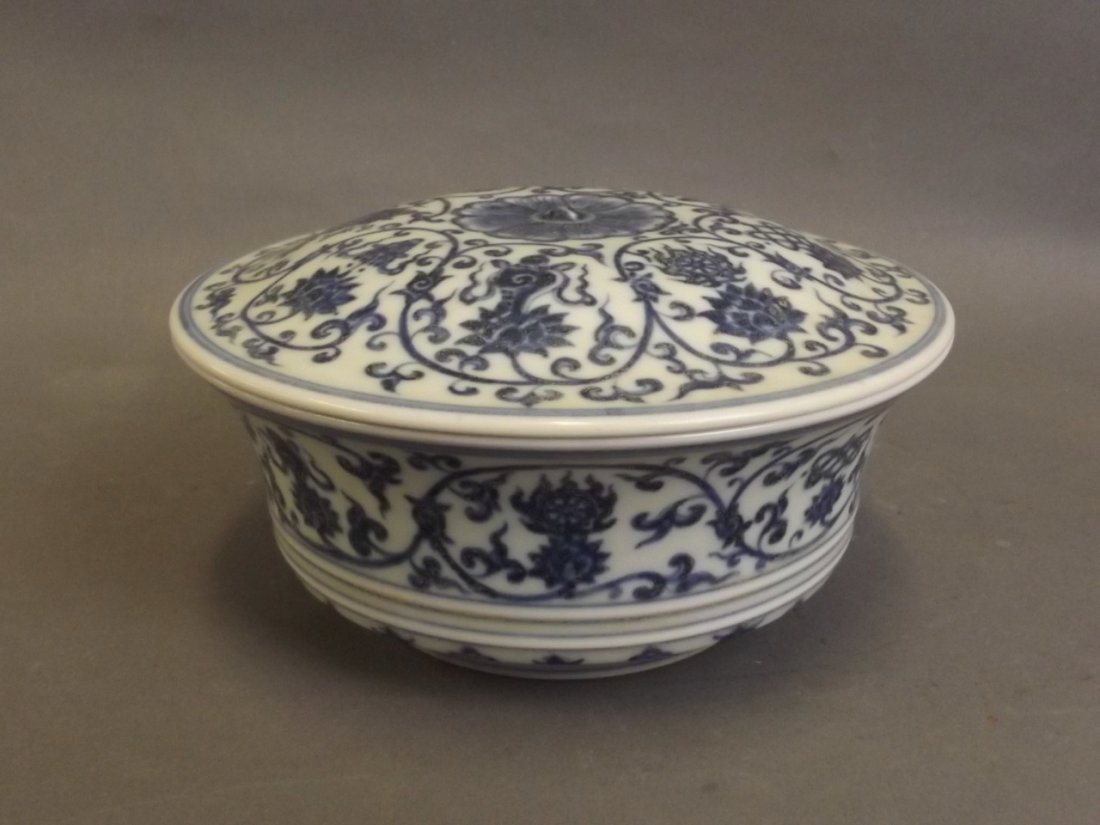 A Chinese Ming style blue and white porcelain pot and: A Chinese Ming style blue and white porcelain pot and cover with painted decoration of lotus flowers and the eight Buddhist symbols, 6 character mark to interior, 7" diameter