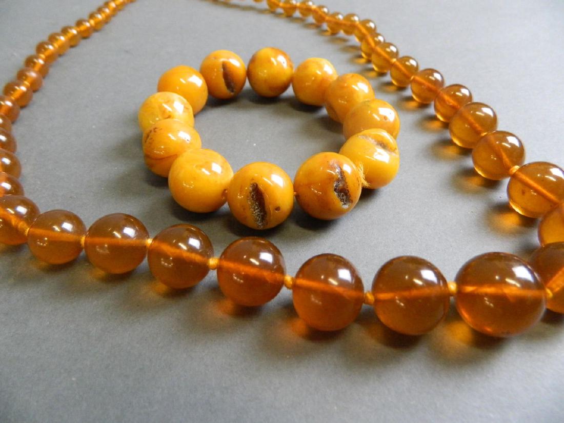 A string of graduated amber style beads, together with (1 of 2)