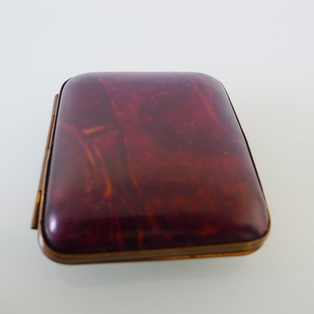 VINTAGE FAUX TORTOISE SHELL CASE: Vintage Faux Tortoise Shell Bakelite Case, size: 3.2" x 2.8" x 0.8".