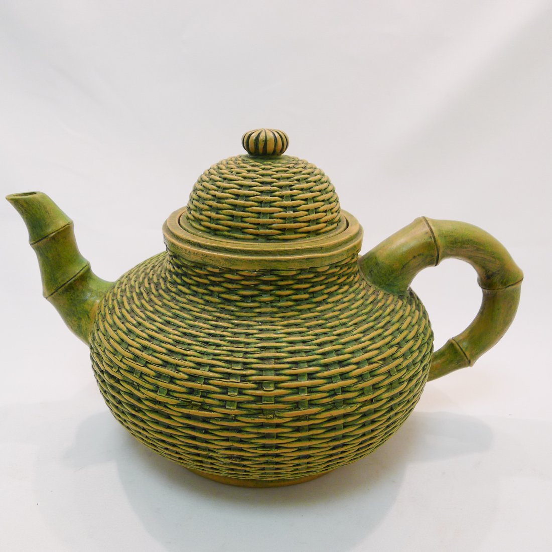 CHINESE YIXING CLAY TEAPOT JAR: 大紫砂茶壺罐 Big Clay Teapot Jar with cover, it's designed with bucketful and bamboo teapot, exquisite simplicity and generous, suitable for tea, green tea, black t