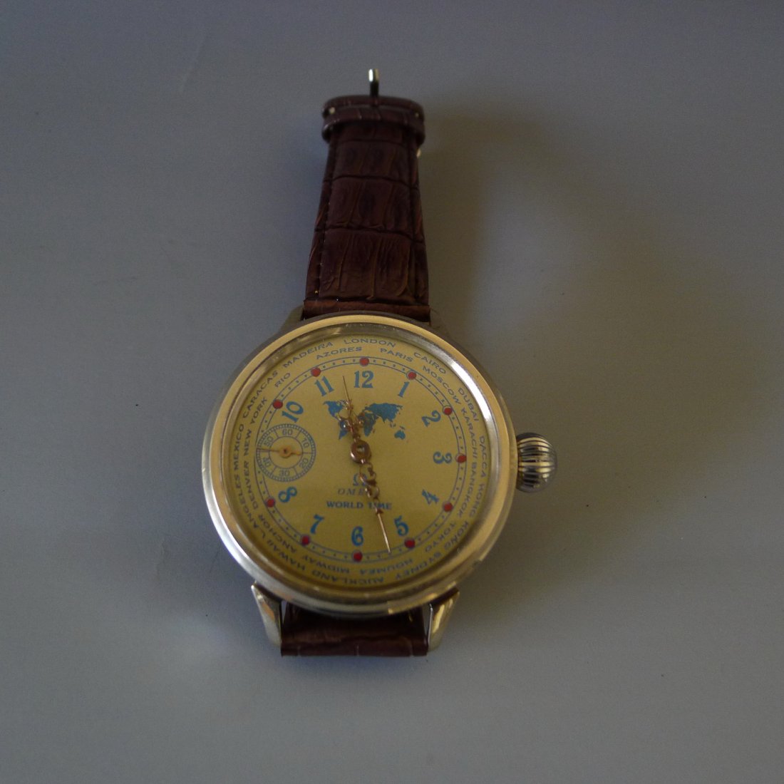 VINTAGE OMEGA WRIST WATCH: Vintage Omega wrist watch, 1.3 cm deep, 4.8 cm diameter, weight: 112 g.
