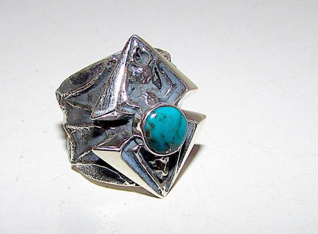 Navajo Kevin Yazzie Spider Ring Size 8 Tufa Cast (1 of 3)