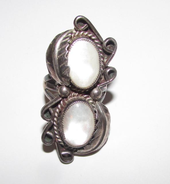 Vintage Pawn Navajo Sterling Silver MOP Ring (1 of 3)