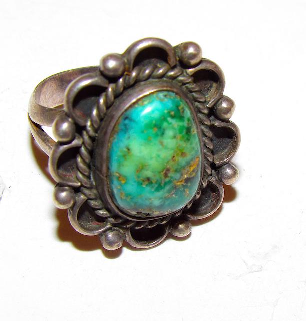 Old Pawn Navajo Sterling Turquoise Ring Sz. 7.5 (1 of 3)