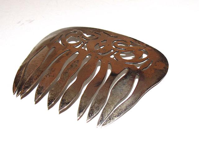 Mexico 925 Taxco Hair Comb: Vintage Mexico 925 Taxco Hair Comb, 18 gr, 2 1/2" by 2 1/4". Marked 925, features a Taxco artist hallmark