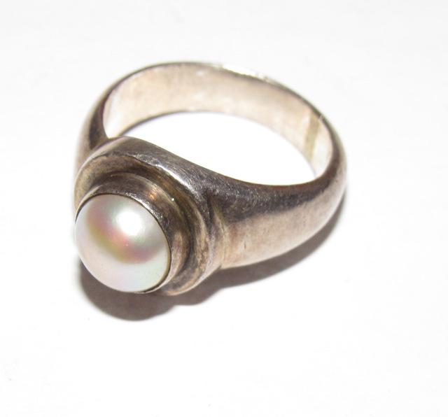 Vintage 925 Cultured Pearl Ring Sz. 9. Tested (1 of 3)