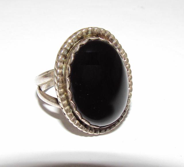 Vintage Navajo Sterling Onyx Ring Sz. 6.5 (1 of 3)