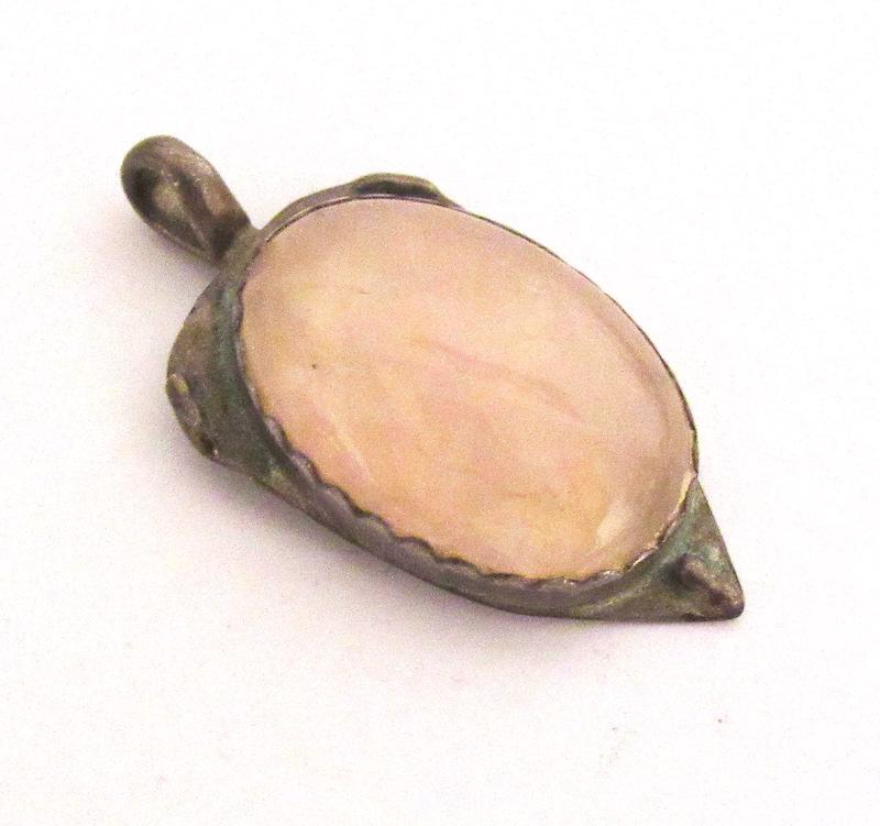 Vintage Navajo Arrowhead Pendant: Vintage Navajo Arrowhead Pendant. Sterling silver, rose quartz. Singed, marked, tested. Weighs about 10 Gr, Measures 1 1/4" by 1"