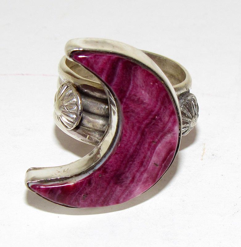 Navajo Ben Begaye Sterling Purple Spiny Oyster Moon: Navajo Ben Begaye Sterling Purple Spiny Oyster Crescent Moon Ring Sz. 8.5. Award winning, highly collectible and sought after artist. Exceptional craftsmanship and attention to detail. Singed, marked,