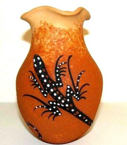 NATIVE AMERICAN ZUNI LIZARD POTTERY VASE BY DELDRICK & (1 of 3)