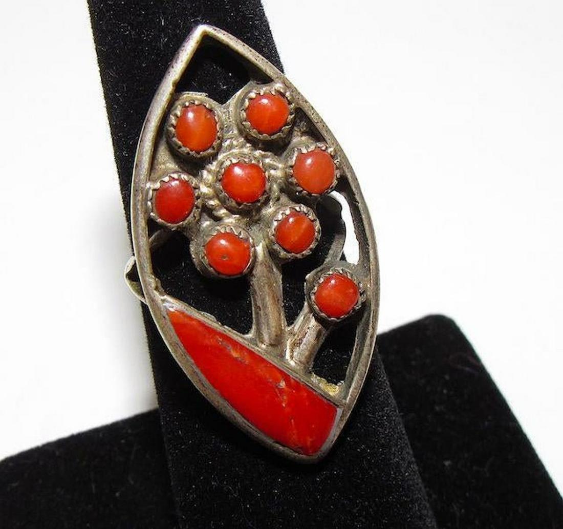 Vintage Zuni Snake Eye Coral Flower Ring Sterling (1 of 2)