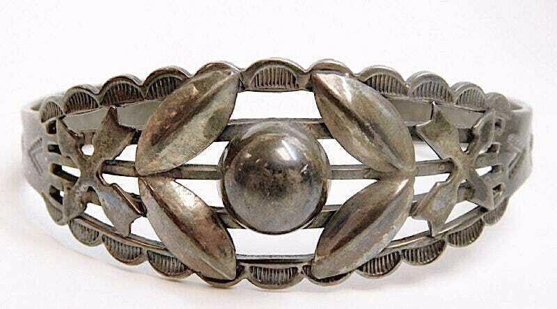 Fred Harvey Era Bracelet Navajo Sterling Snakes Arrows (1 of 4)