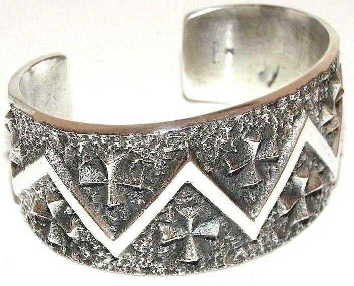 Navajo Kevin Yazzie Cuff Bracelet Tufa Cast Cross (1 of 4)
