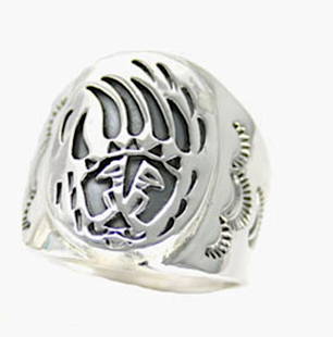 Navajo Sterling Silver Bear Paw Ring Size 11 Native American: Wonderful Navajo sterling silver bear paw ring in size 11. Top overlay measures 7/8" X 5/8"wide. Fab classic Navajo piece.