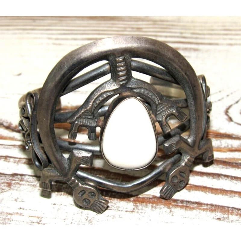 NAVAJO YEI VINTAGE WHITE BUFFALO STERLING SILVER CUFF BRACELET B. LEE (1 of 7)