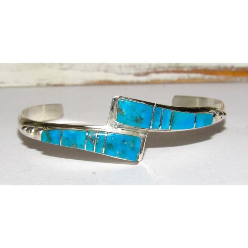 Navajo Kingman Turquoise Inlay Bypass Stacker Cuff Bracelet Sterling Native: Fab Native American Navajo sterling silver and Kingman mine turquoise inlay bypass cuff bracelet by the Navajo artist E. James. Traditional inlay bypass design in sterling silver. Great as a stacker c