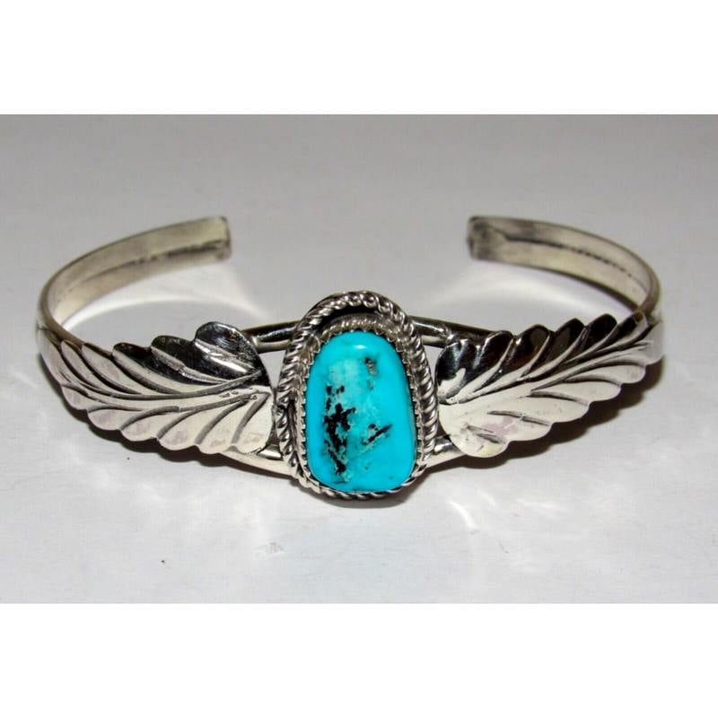 Navajo Kingman Turquoise Stacker Cuff Bracelet Sterling Silver Native Signed: Fab sterling silver and gorgeous oval natural Kingman turquoise Native American Navajo stacker cuff bracelet. Traditional hand etched blossom design, accented with a gorgeous, Kingman turquoise caboch