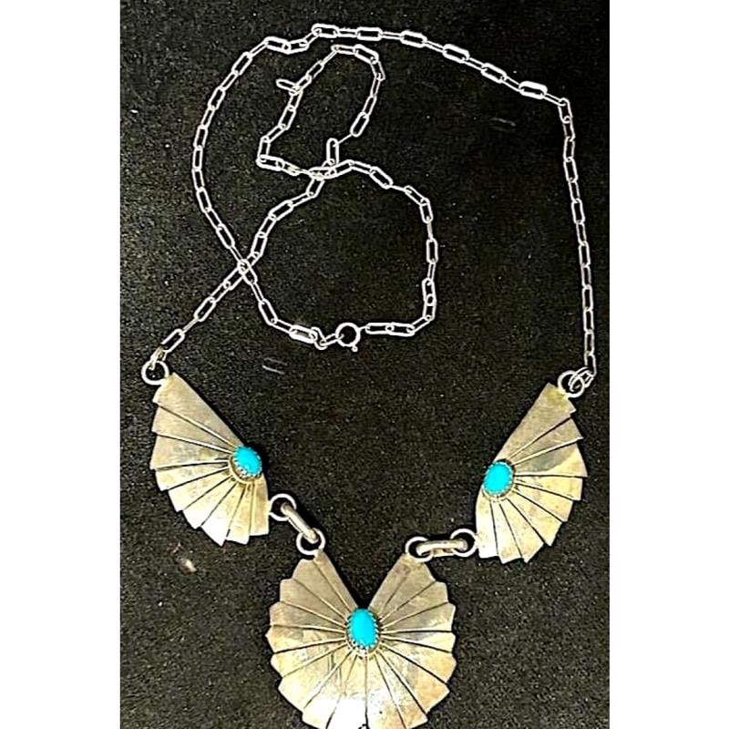 Vintage Navajo Sterling Silver Turquoise Necklace Wes Willie: For your consideration is this stunning vintage traditional Native American Navajo sterling silver & turquoise necklace by the Navajo artist Wes Willie. This fabulous example of traditional Navajo jew