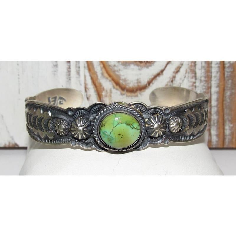 Navajo Sonoran Gold Turquoise Sterling Stacker Cuff Bracelet Ingot Bennie Ramone: Phenomenal sterling silver & Sonoran Gold mine green turquoise Native American Navajo stacker cuff bracelet by the Navajo artist Bennie Ramone. Wonderful craftsmanship and attention to detail, intrica
