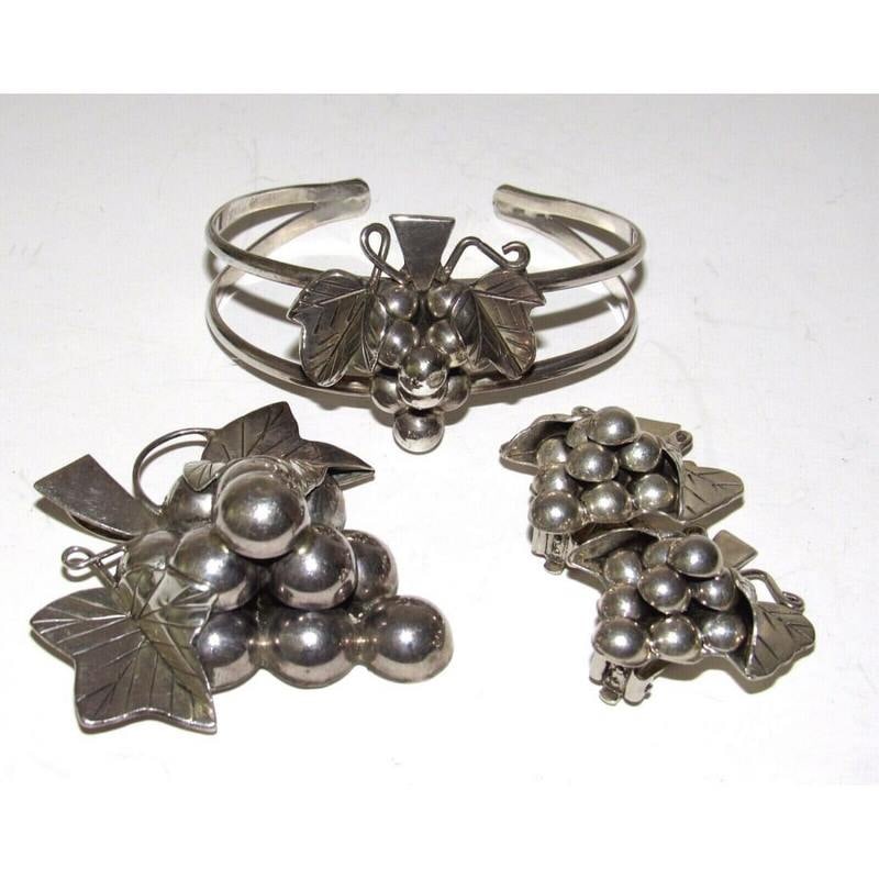 VTG 925 TAXCO Mexico 3D Grape Design Bracelet Clip Earrings Brooch Set Sterling (1 of 8)
