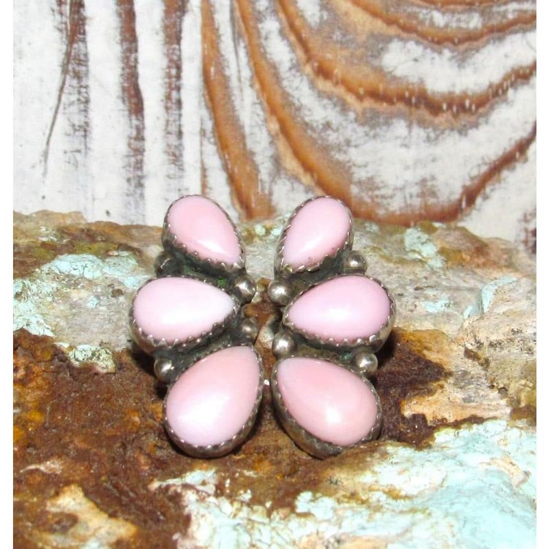 Navajo Sterling Silver Pink Conch Shell Cluster Earrings Sterling Silver B. Lee (1 of 4)
