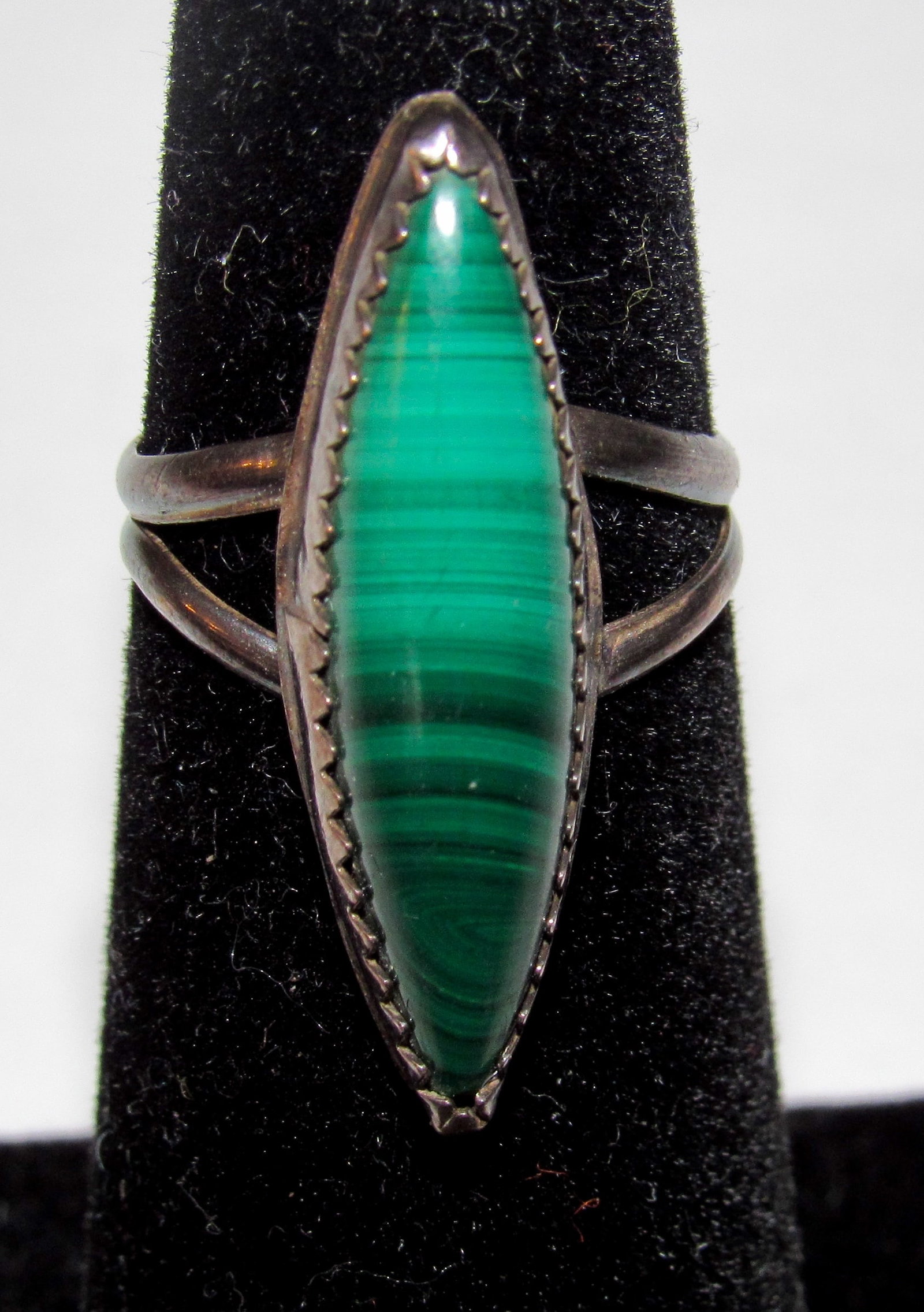 Vintage Navajo Makachite Ring Size 4 Sterling Silver: Vintage Navajo Sterling Silver Makachite Ring Size 4. Measures 1" long. FREE US SHIPPING ON ALL JEWELRY!