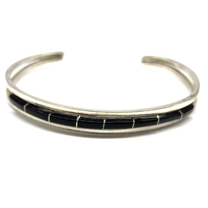 VTG Zuni Onyx Inlay Stacker Cuff Bracelet Sterling Leticia Wallace: Fab vintage Native American Zuni sterling silver and onyx inlay cuff bracelet by Leticia Wallace. Dainty cuff bracelet with a traditional inlay design in sterling silver. Great as a stacker cuff to ad