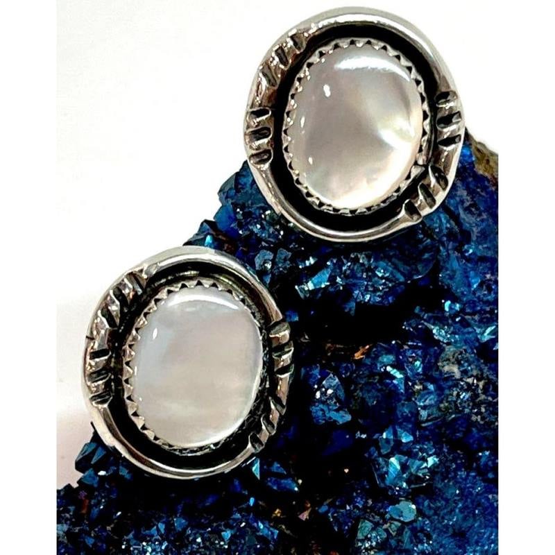VTG Navajo Post Stud Earrings Mother of Pearl Sterling Silver (1 of 4)