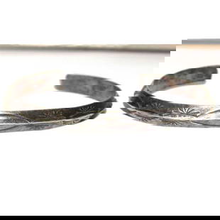 Old Pawn Navajo Carinated Ingot Cuff Bracelet Sterling Silver Native American: For your consideration is this wonderful Old Pawn Navajo sterling silver carinated, ingot cuff bracelet. The cuff is in nice vintage condition with heavy patina, can be polished upon request. This fab