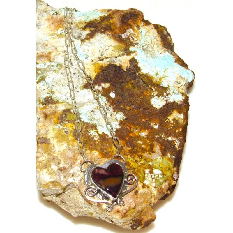 Navajo Purple Spiny Heart Bar Necklace Sterling Silver Native American: For your consideration is this gorgeous Navajo sterling silver and purple spiny oyster heart bar necklace. Beautiful stone and intricately hand etched, detailed design in sterling silver. The necklace