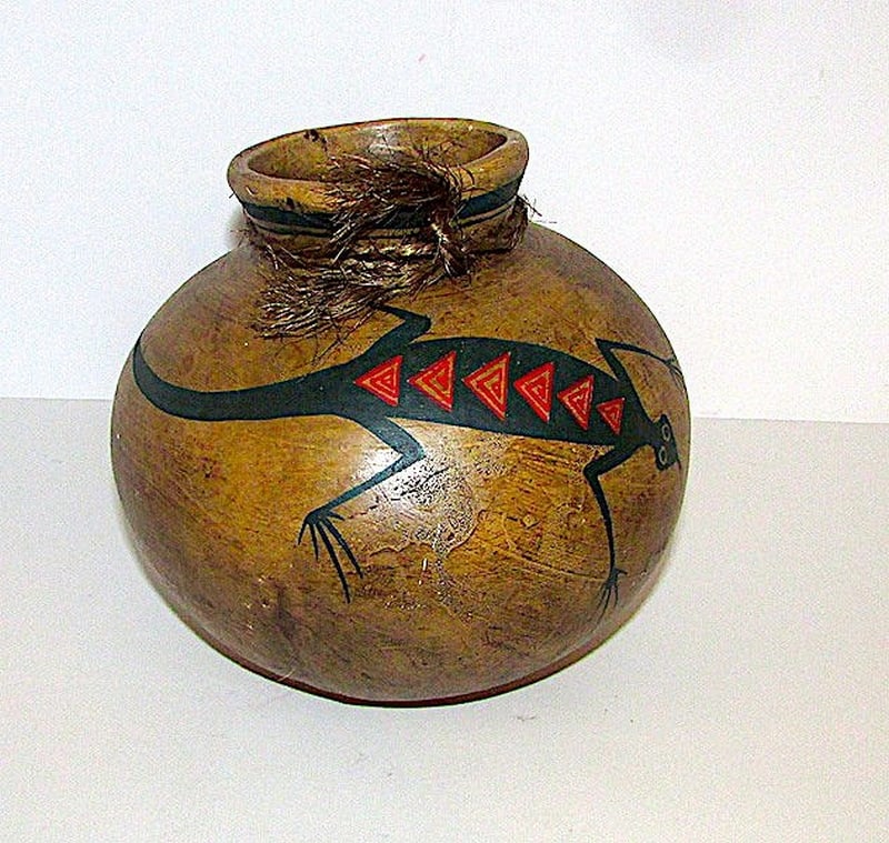 Southwestern Pottery Lizard Design T Pucano Signed: Southwestern Pottery Stylized Lizard Design Ornate, rare design. Measures about 6 1/2" tall by 7 1/2" wide. Wonderful collector piece. SHIPPING FEE APPLIES. WE SHIP ALL ITEMS IN-HOUSE!