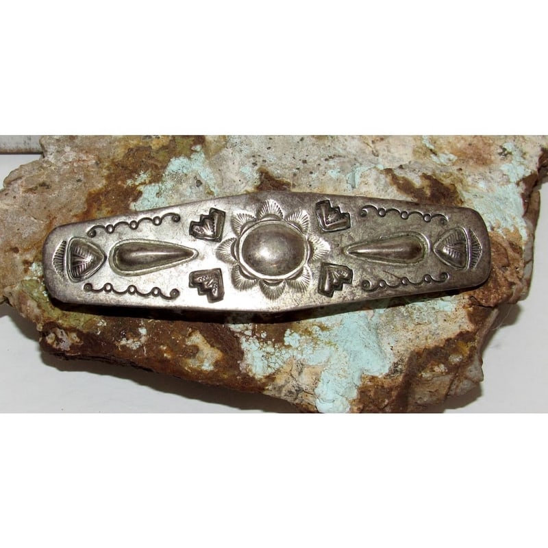 VTG Navajo Ingot Sterling Hair Clip Barrette Native American: Vintage Navajo sterling silver and Kingman turquoise hair barrette. Detailed, hand stamped Native design in sterling silver, accented with a Kingman turquoise cabochon. The barrette measures about 4"