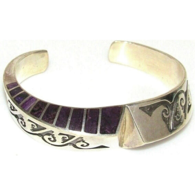 NAVAJO LONN PARKER Cuff Bracelet Sterling Silver Sugilite Signed Native American: Phenomenal, Native American Navajo sterling silver intricately hand etched sugilite inlay statement cuff bracelet by the highly collectible, award winning Navajo artist Lonn Parker. Exceptional crafts