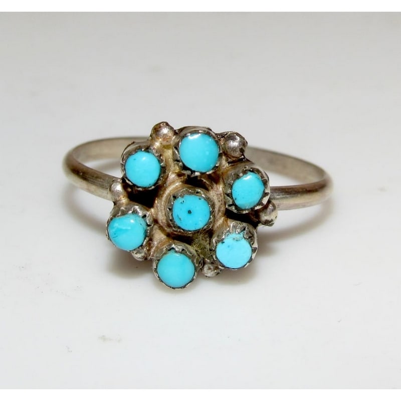 VTG Zuni Snake Eye Turquoise Cluster Ring Size 7 Sterling Silver: For your consideration is this stunning dainty vintage Zuni sterling silver and snake eye Sleeping Beauty mine turquoise cluster ring in size 7. Wonderful traditional vintage Zuni ring to add to any j