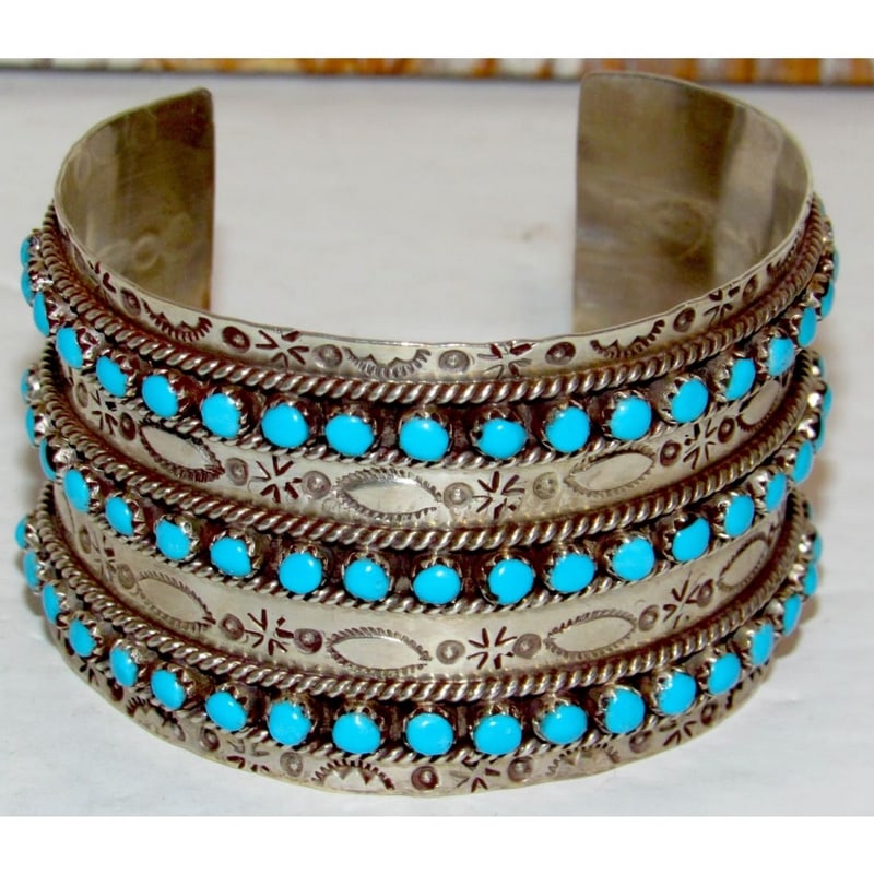 Zuni Sleeping Beauty Mine Snake Eye Turquoise Cuff Bracelet Sterling Signed: For your consideration is this fabulous massive Zuni sterling silver and legendary Sleeping Beauty Mine turquoise cuff bracelet in wonderful condition. The bracelet features a classic hand etched trib