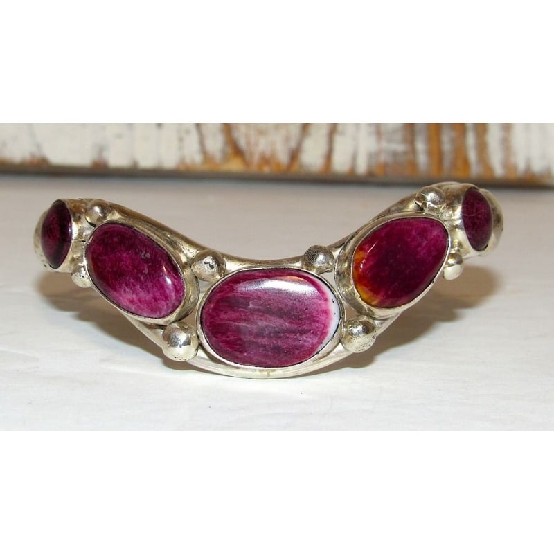 Navajo Davida Lister Purple Spiny Cuff Bracelet 925 Sterling Silver Signed: The Davida Lister Purple Spiny Bracelet shows true craftsmanship. Each stone is a deep shade of purple. The stones pair with polished sterling silver. The silver is smooth. The shape is rounded and fe