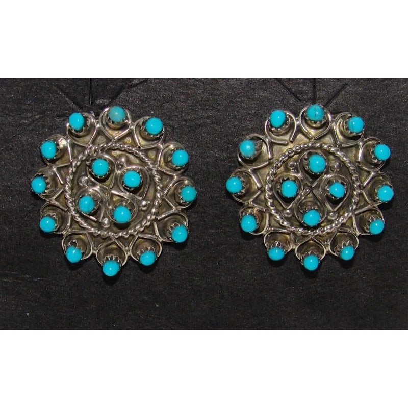 Zuni Snake Eye Turquoise Post Stud Earrings Sterling Silver Native American: Stunning Zuni sterling silver and snake eye Sleeping Beauty mine turquoise post/stud earrings. The earrings measure about 1" in diameter. Traditional Zuni craftsmanship and beautiful turquoise stones