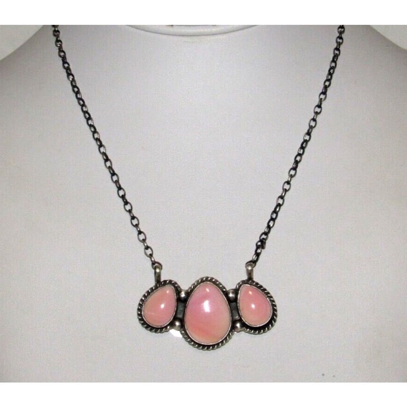 Navajo Pink Conch Cluster Bar Necklace Sterling Silver D Skeets: Navajo Pink Conch Cluster Bar Necklace Sterling Silver D Skeets. The necklace features a stunning array of pink conch shell cabochons delicately set in sterling silver, creating a mesmerizing display