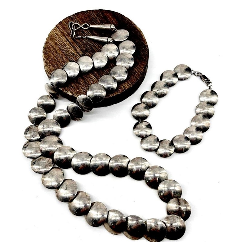 Vintage Navajo Pearls Flat Bead Necklace & Bracelet Set Sterling Silver: Phenomenal Native American Navajo sterling silver Navajo pearls necklace and bracelet set with hand etched traditional flat beads. Hand made, hand stamped sterling silver flat beads. The necklace meas