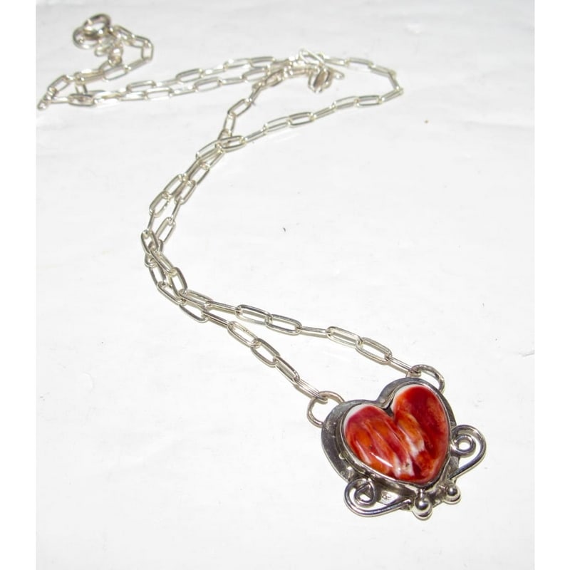 Navajo Purple Spiny Heart Bar Necklace Sterling Silver Native American: For your consideration is this gorgeous Navajo sterling silver and purple spiny oyster heart bar necklace. Beautiful stone and intricately hand etched, detailed design in sterling silver. The necklace