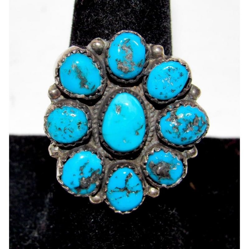 Navajo Kingman Turquoise Cluster Ring Sz 8 Sterling Silver Native Signed: Stunningl Native American Navajo sterling silver & gorgeous natural Kingman turquoise cluster ring.Measures about 1 1/4" by about 1 1/4".Size 8.Marked sterling, signed by the artist. Wonderful, classi