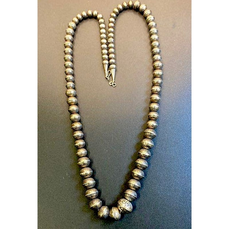 Vintage Navajo Pearls Necklace Gratuated Sterling Silver Stamped Saucer Beads 26L: Phenomenal vintage Native American Navajo sterling silver desert pearls/Navajo pearls necklace. Gorgeous graduated sterling silver saucer beads strung on a sturdy foxtail chain with a hook & eye closu
