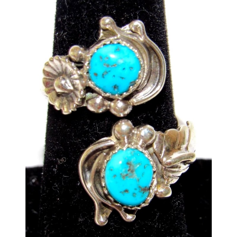 Navajo Kingman Turquoise Adjustable Bypass Ring Sz8 Sterling Silver: Navajo Kingman Turquoise Adjustable Bypass Ring Sz8 Sterling Silver. For your consideration is this stunning Navajo sterling silver and Kingman mine turquoise adjustable bypass ring in size 8, . The r