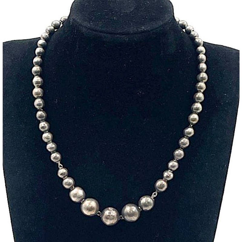 Vintage Mexican Taxco Necklace Sterling Silver 16" Beaded Choker Pre-Eagle: Vintage Mexican Taxco Necklace Sterling Silver 16" Beaded Choker Pre-Eagle. Wonderful vintage early Mexican Taxco sterling silver choker necklace. Graduated bead design with larger beads on the front