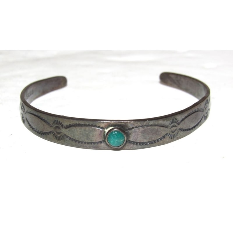 Vintage Fred Harvey Era Bracelet Navajo Sterling Turquoise Stacker Cuff Old Pawn: For your consideration is this wonderful vintage Fred Harvey era cuff bracelet. The bracelet features a traditional and stamped design in sterling silver, accented with a gorgeous turquoise cabochon.