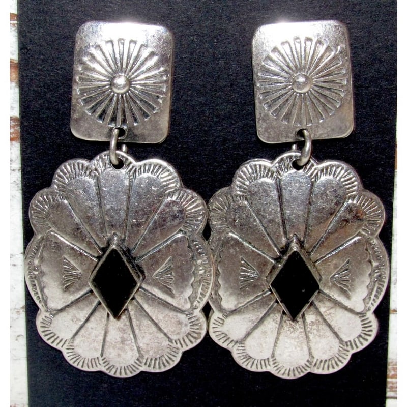 Vintage Taxco Mexican Silver Onyx Dangle Concho Earrings: Wonderful Taxco Mexico silver & onyx dangle concho style earrings. Intricate hand etched design and wonderful attention to detail. Gorgeousl vintage Mexican sterling earrings to add to any jewelry col