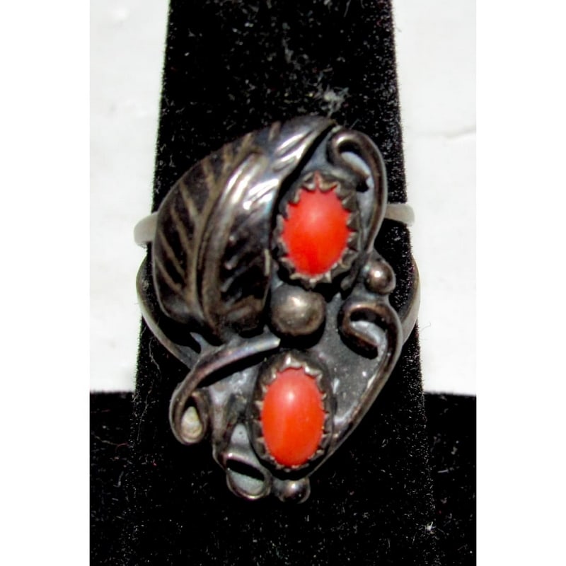 Old Pawn Navajo Coral Squash Blossom Ring Size 6 Sterling Silver Native American: Stunning vintage Native American Navajo sterling silver coral squash blossom ring in size 6. Intricately hand etched, traditional squash blossom design in sterling silver. Wonderful example of wearabl