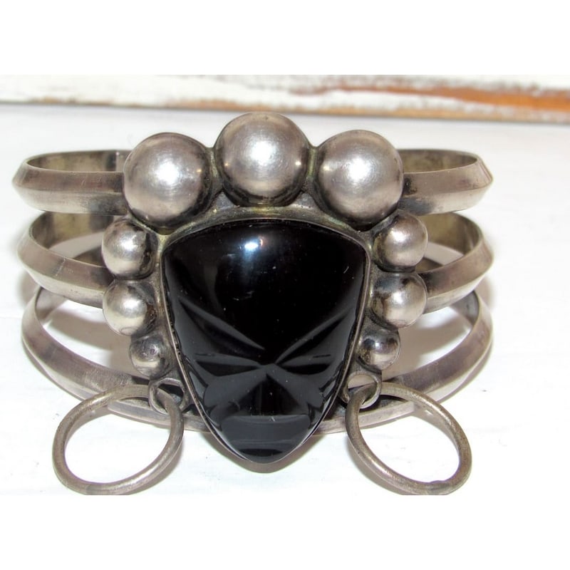 Early Taxco Mexico Pre-Eagle Sterling Silver & Onyx Cuff Bracelet: This striking early pre-Eagle Taxco, Mexico sterling silver cuff bracelet showcases a bold carved black onyx centerpiece inspired by pre-Columbian design motifs, reflecting the sculptural, architectur