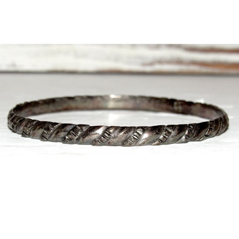 Vintage Taxco Mexico Silver Bangle Bracelet: Wonderful vintage Taxco Mexico silver bangle bracelet.The bangle measures about 7 3/4" inside circumference.Fab vintage Mexican Taxco bangle to add to your collection of southwestern jewelry. Great to